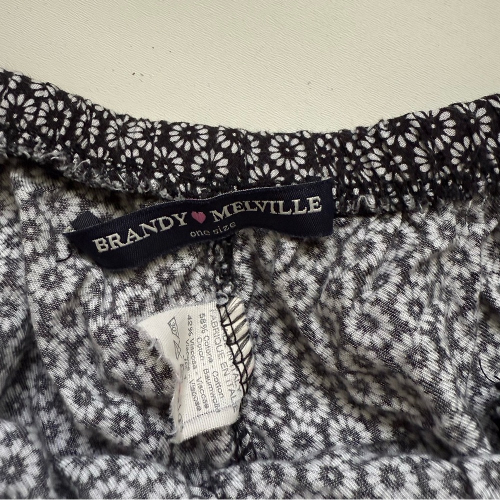 Brandy Melville Black and White Shorts - Picture 3 of 4